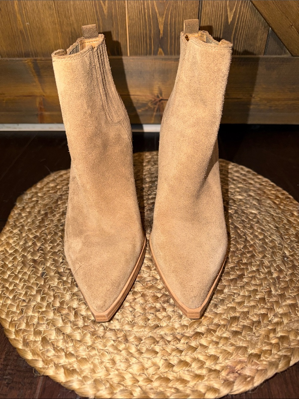 Marc Fisher Oshay Pointed-Toe Suede Ankle Boots tan color size 7.5 - Picture 3 of 6